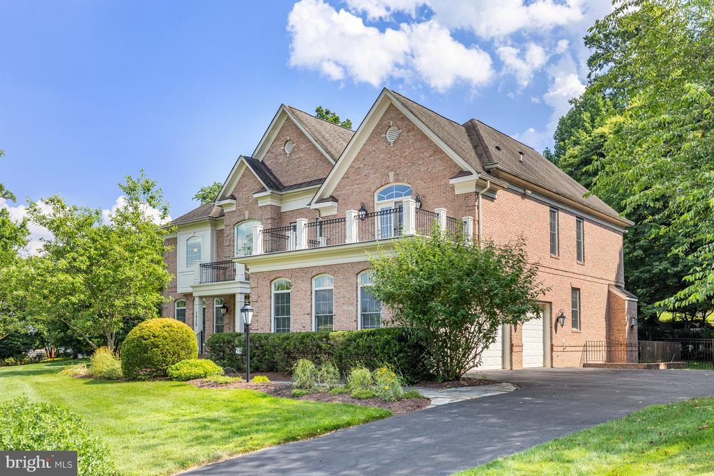1016 Eaton Dr