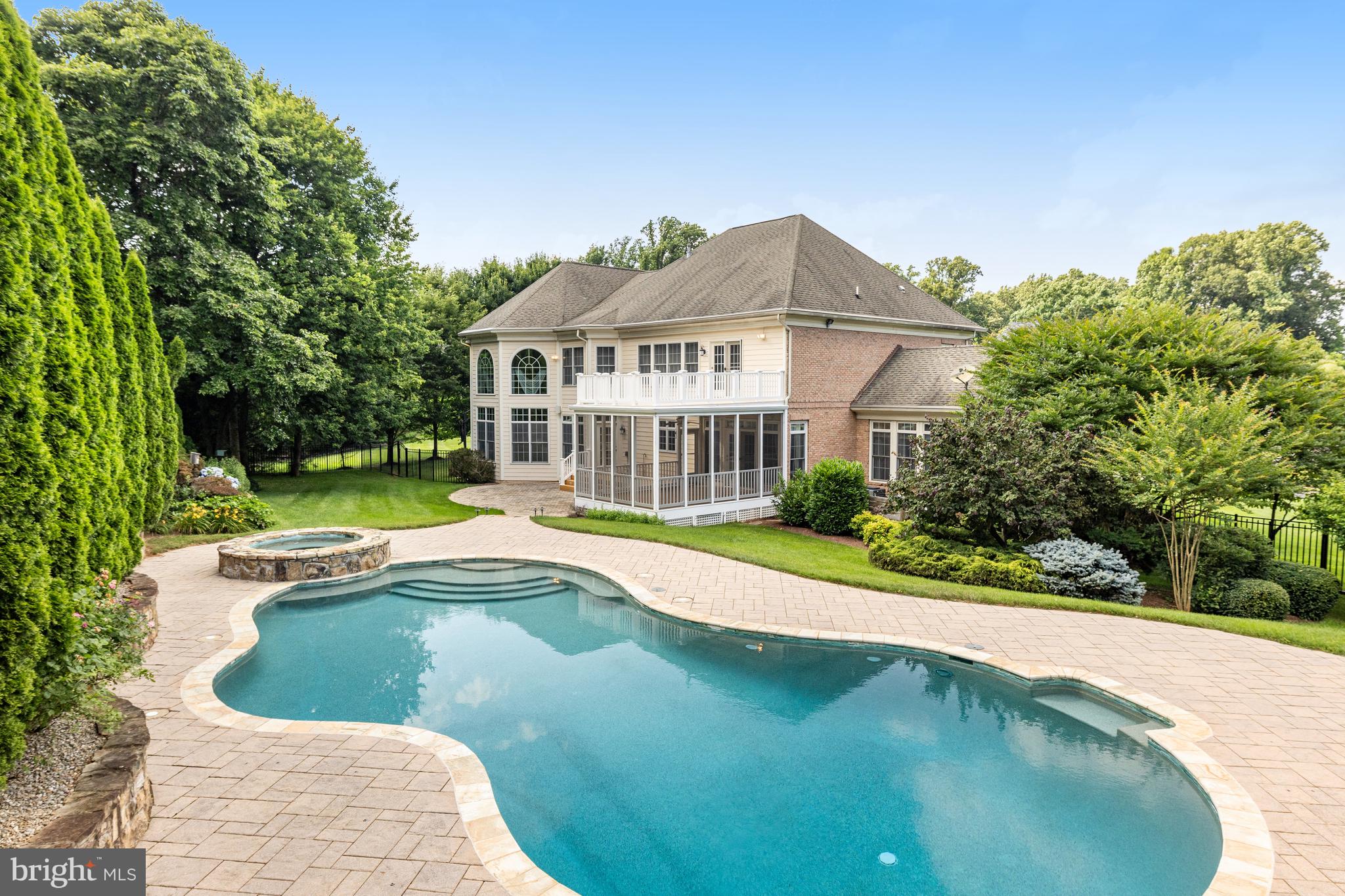 1016 Eaton Dr