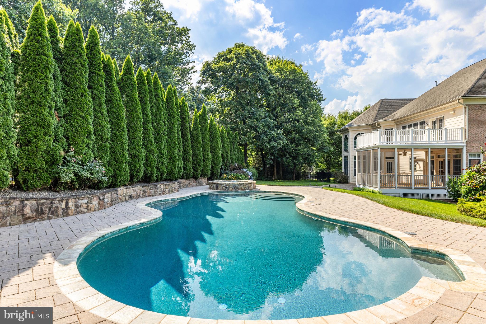 1016 Eaton Dr