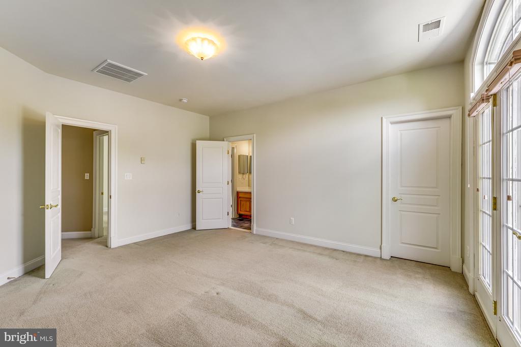 1016 Eaton Dr