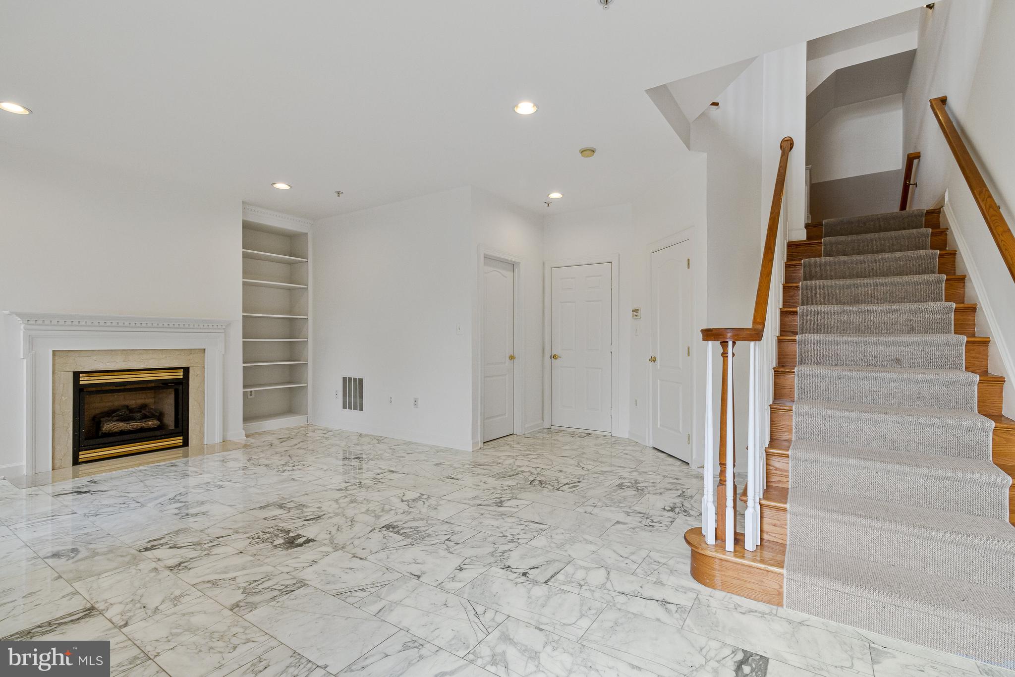 1646 Colonial Hills Dr