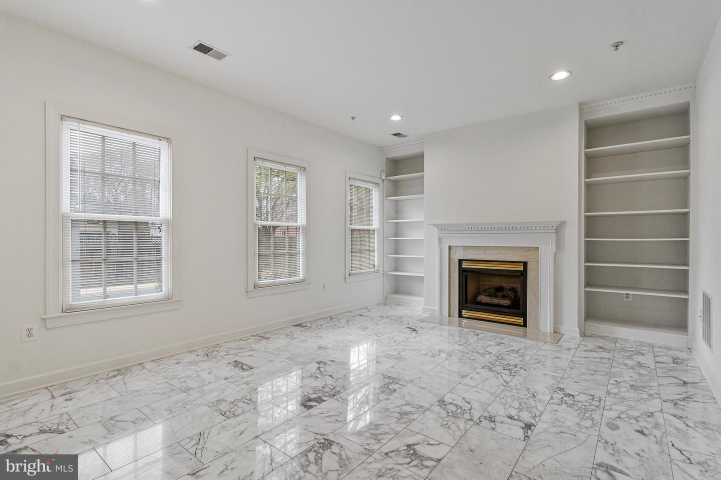 1646 Colonial Hills Dr
