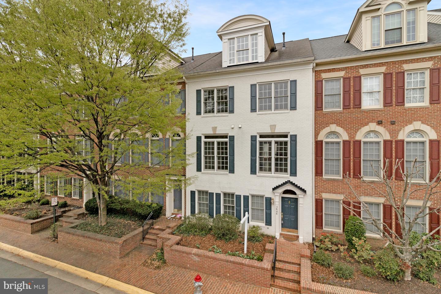 1646 Colonial Hills Dr