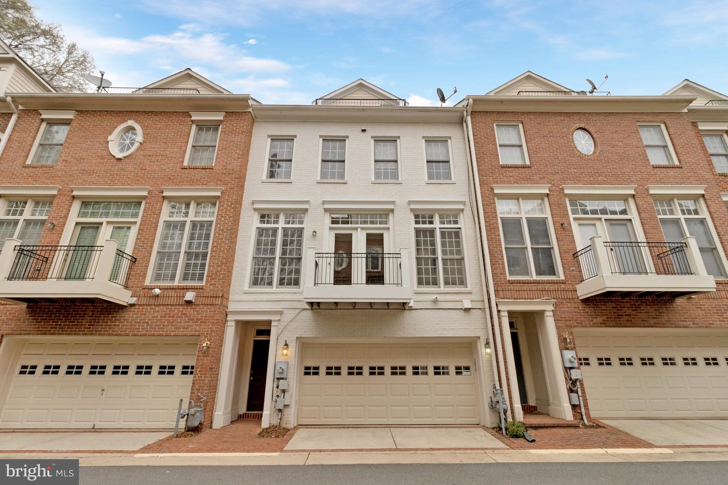1646 Colonial Hills Dr