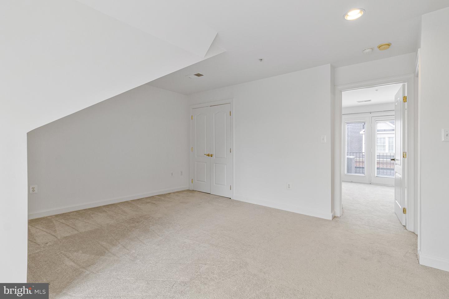 1646 Colonial Hills Dr