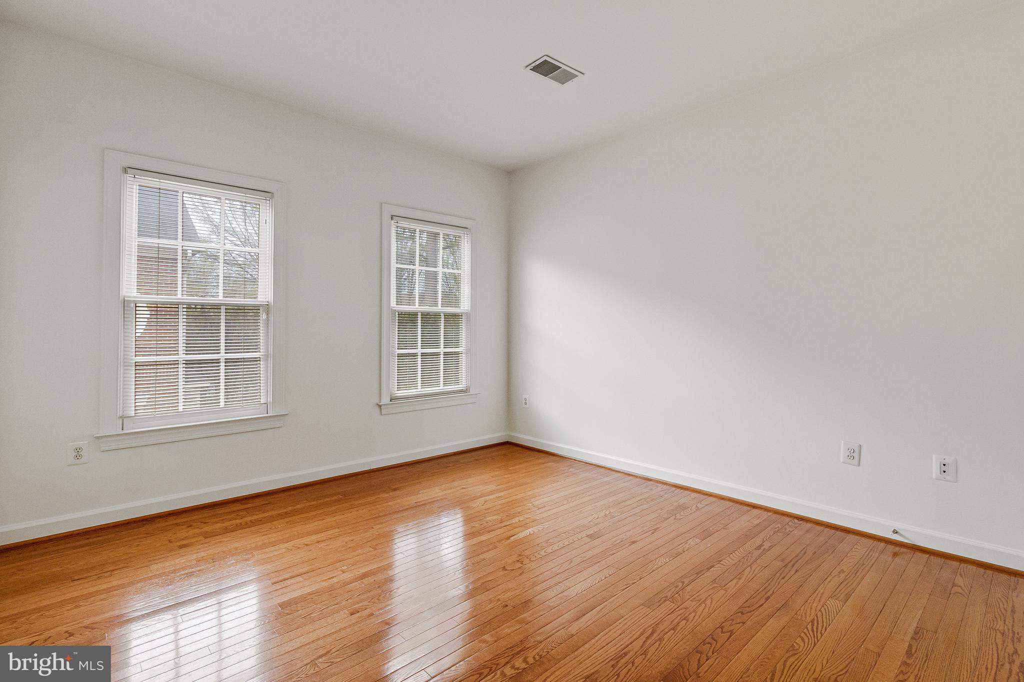 1646 Colonial Hills Dr