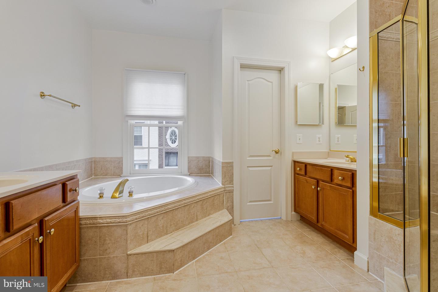 1646 Colonial Hills Dr
