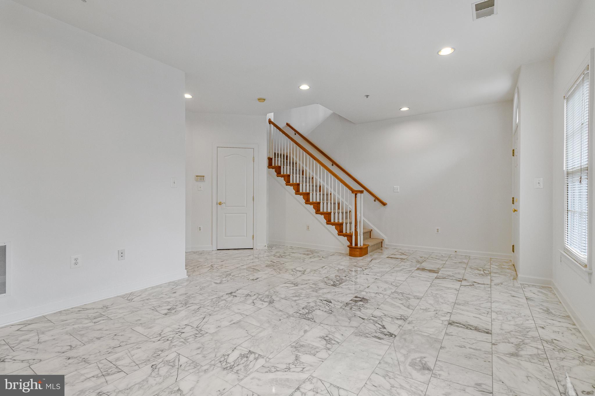 1646 Colonial Hills Dr