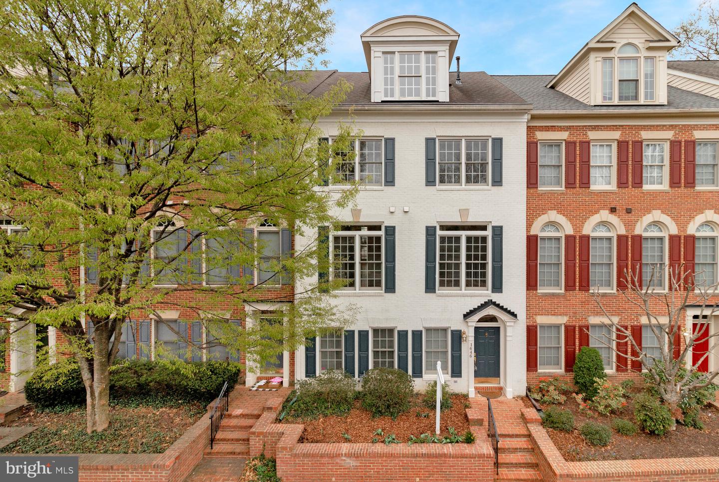 1646 Colonial Hills Dr