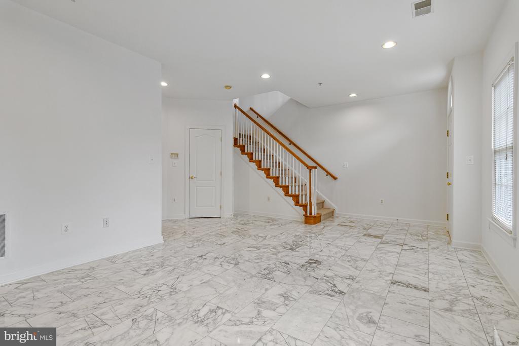 1646 Colonial Hills Dr