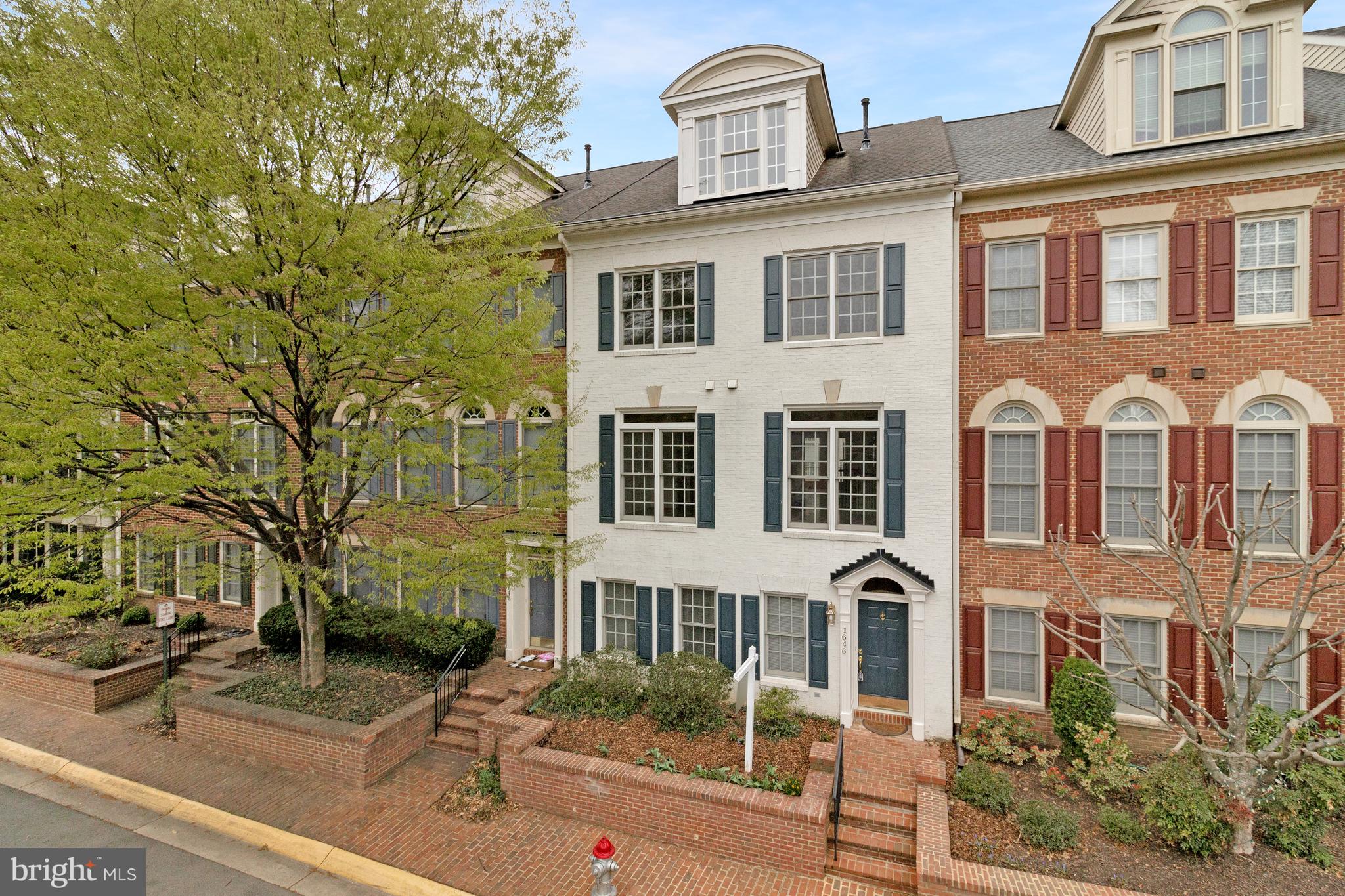 1646 Colonial Hills Dr