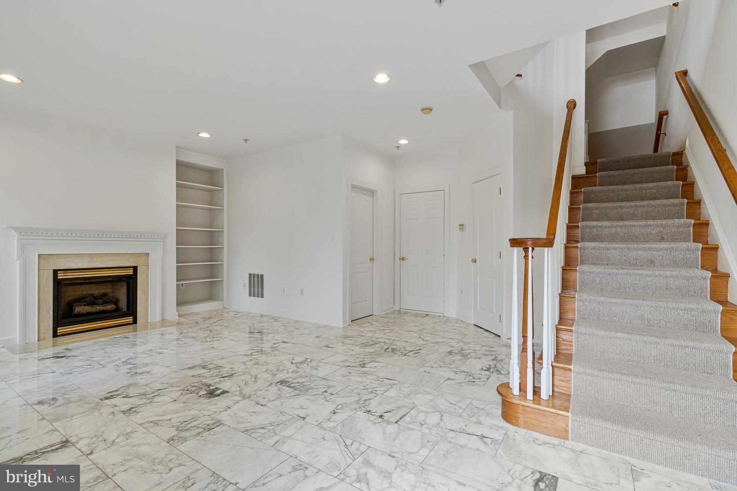 1646 Colonial Hills Dr