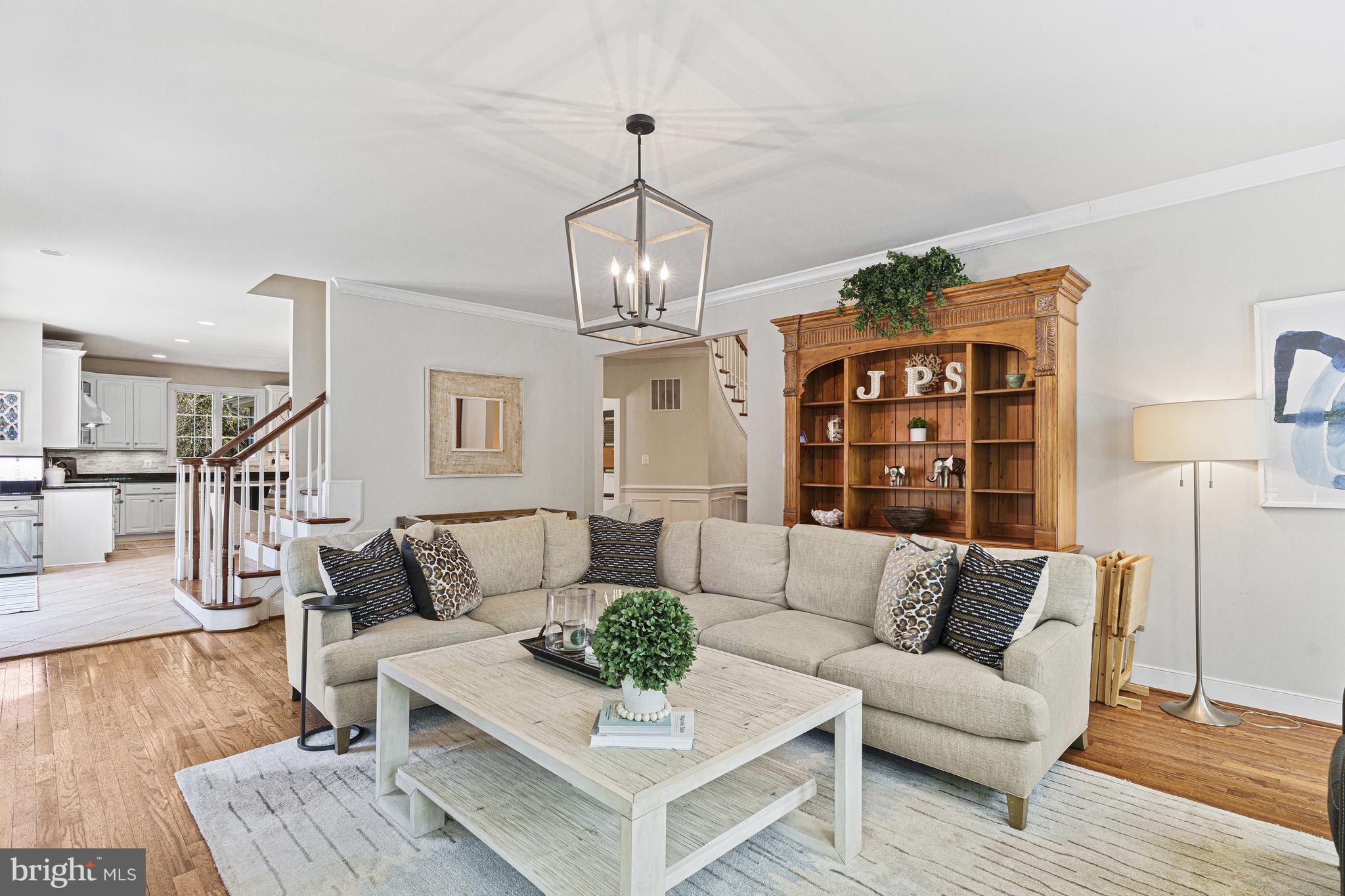 1912 Corliss Ct