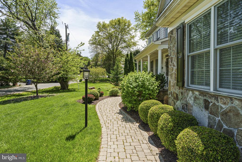 1912 Corliss Ct