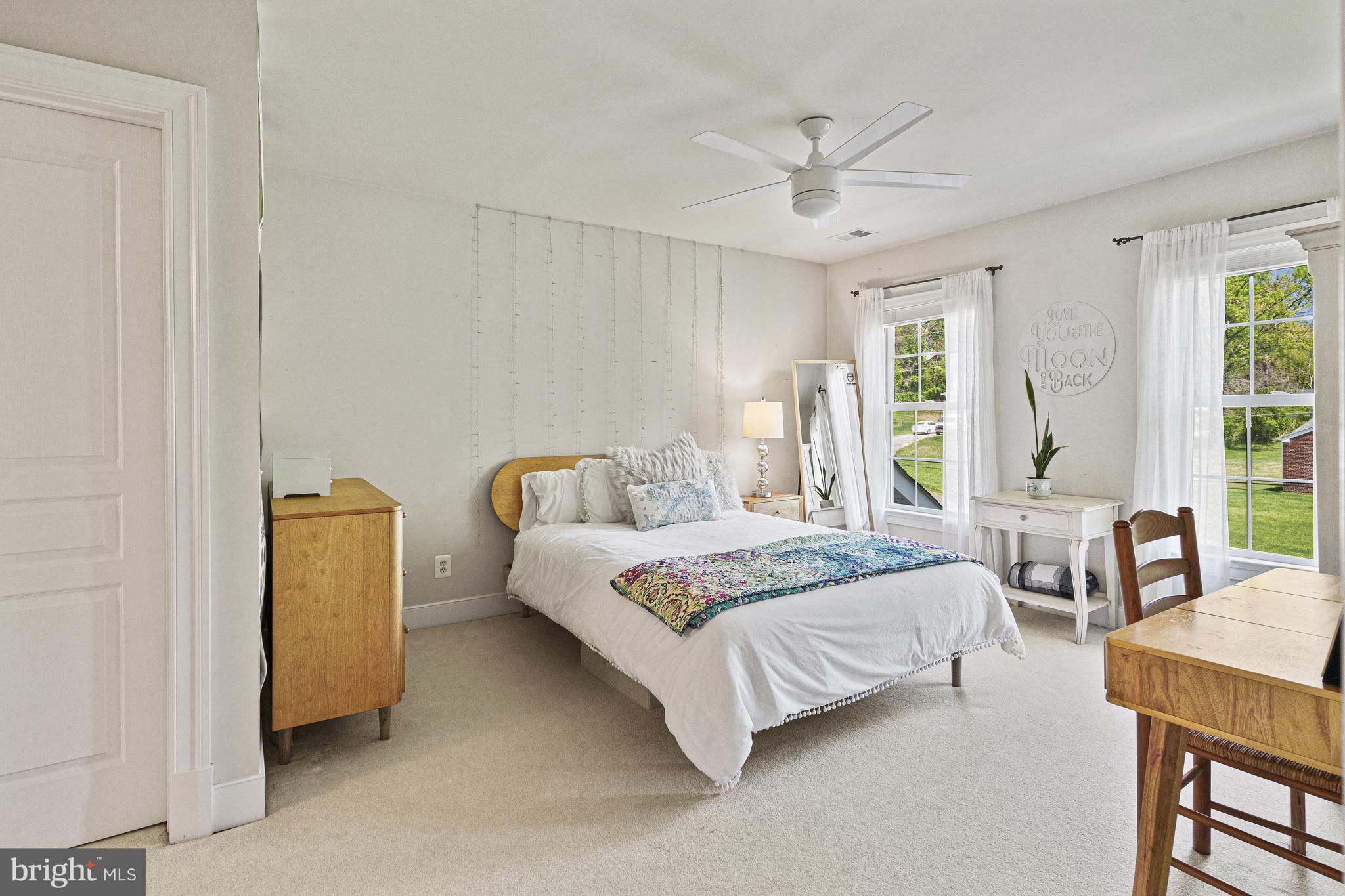 1912 Corliss Ct