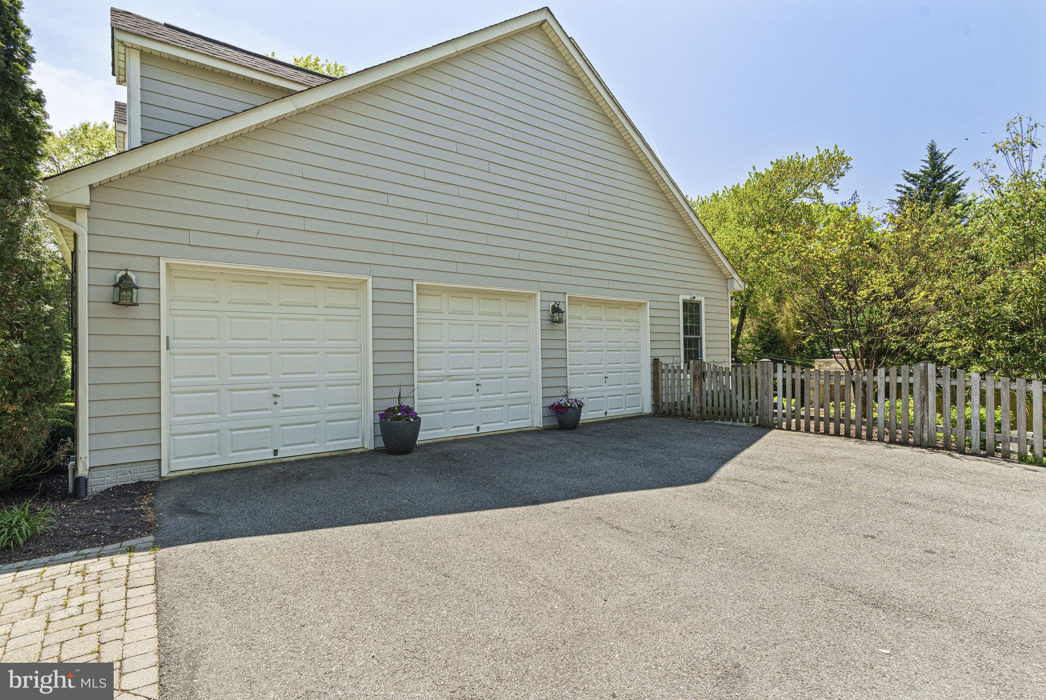 1912 Corliss Ct