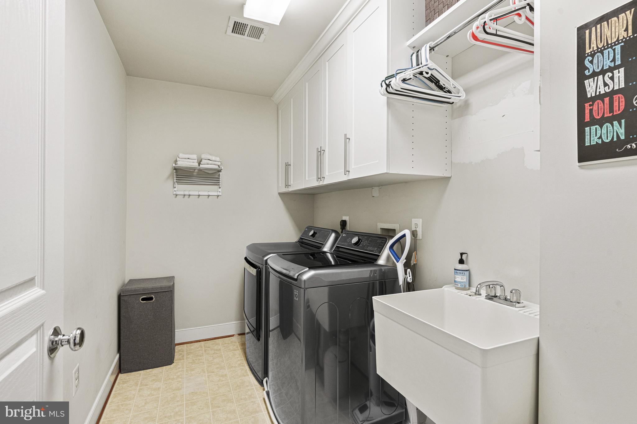 1912 Corliss Ct