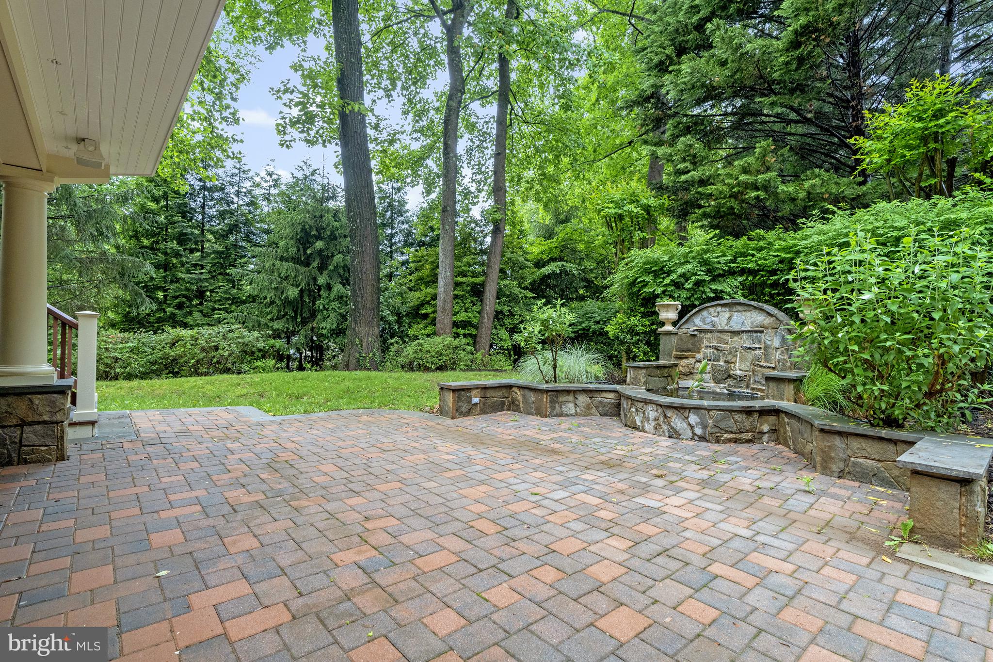 7811 Crownhurst Ct