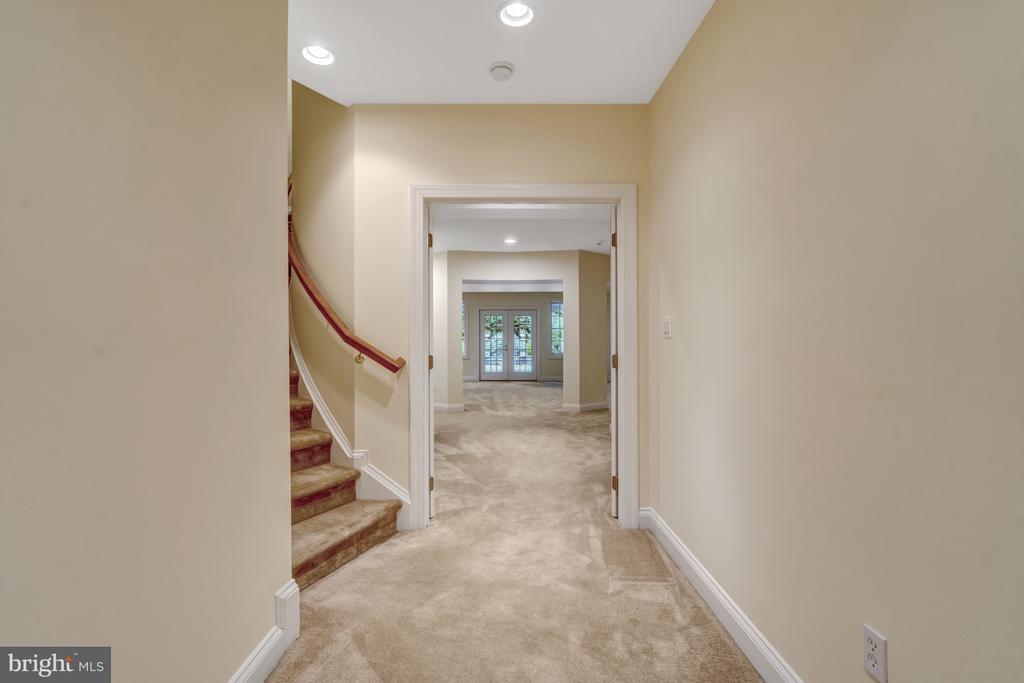 7811 Crownhurst Ct