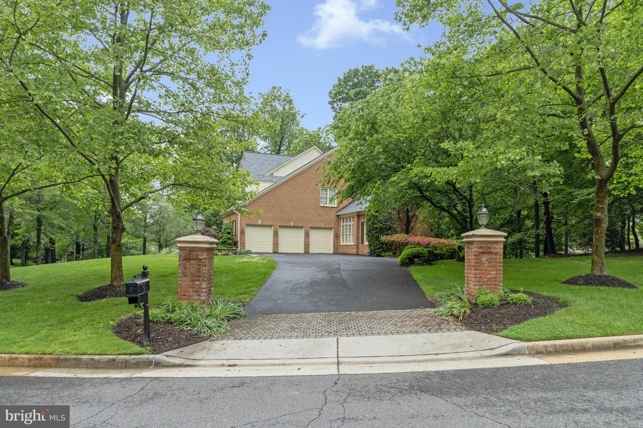 7811 Crownhurst Ct