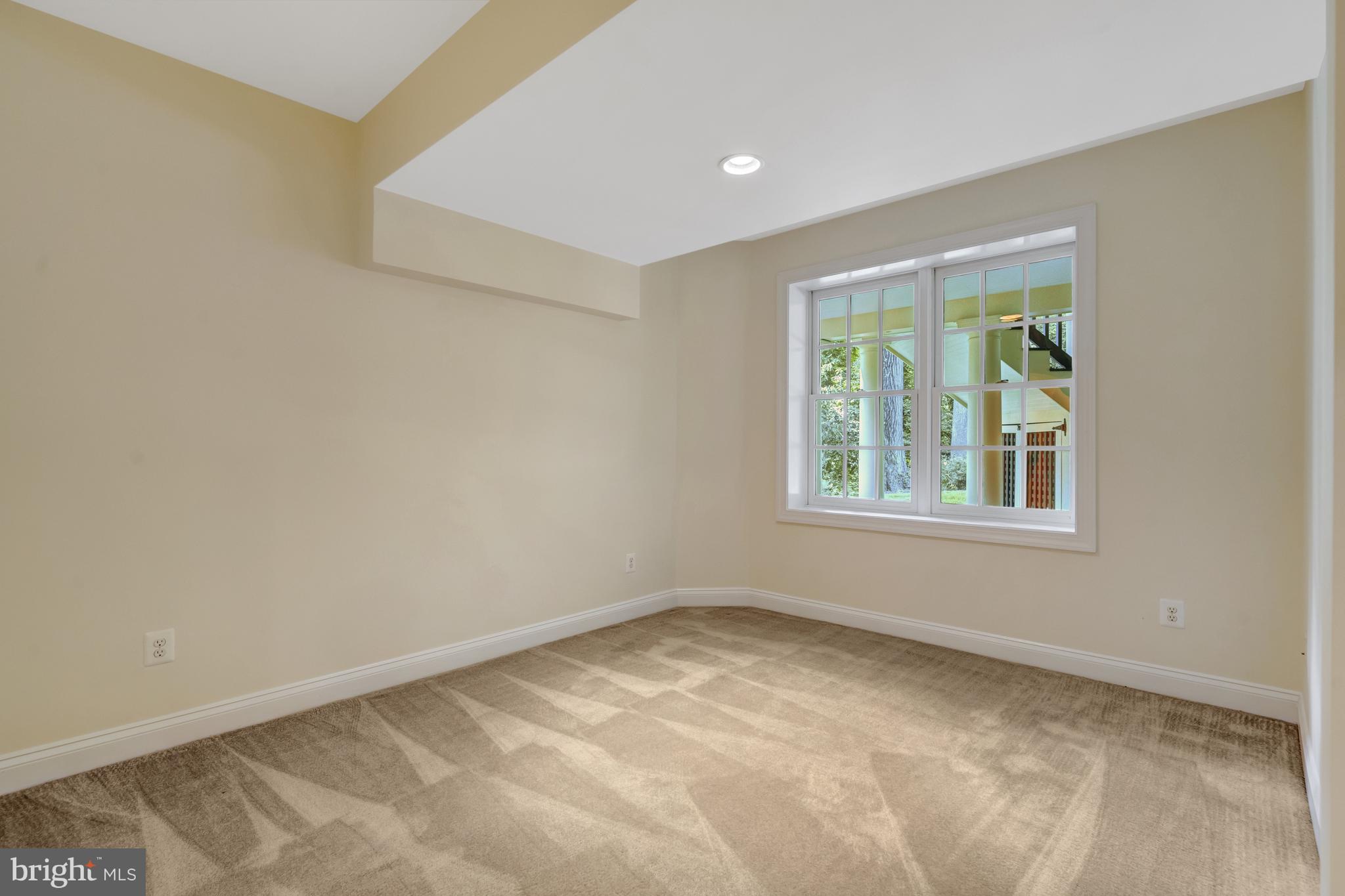 7811 Crownhurst Ct