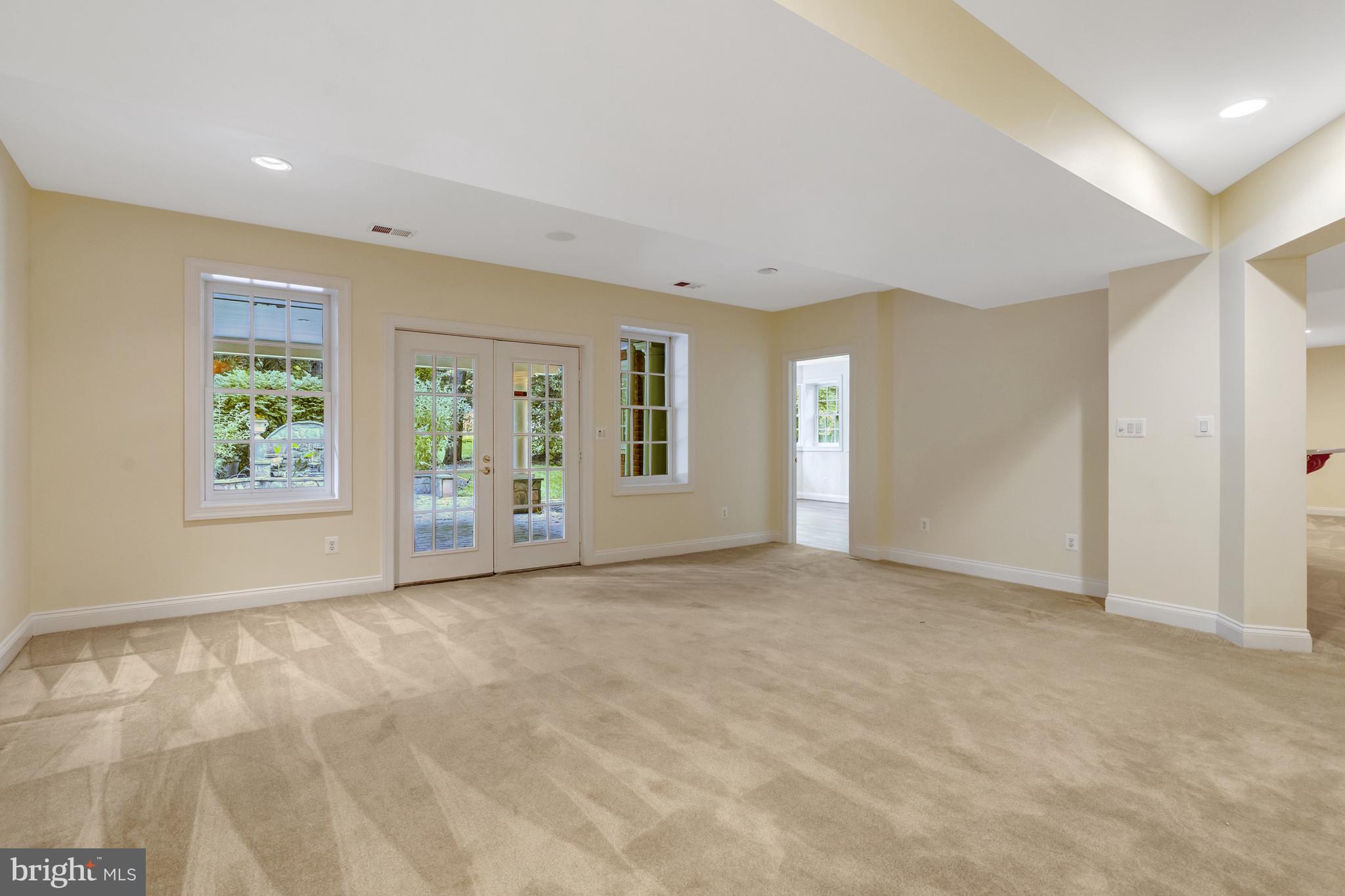7811 Crownhurst Ct