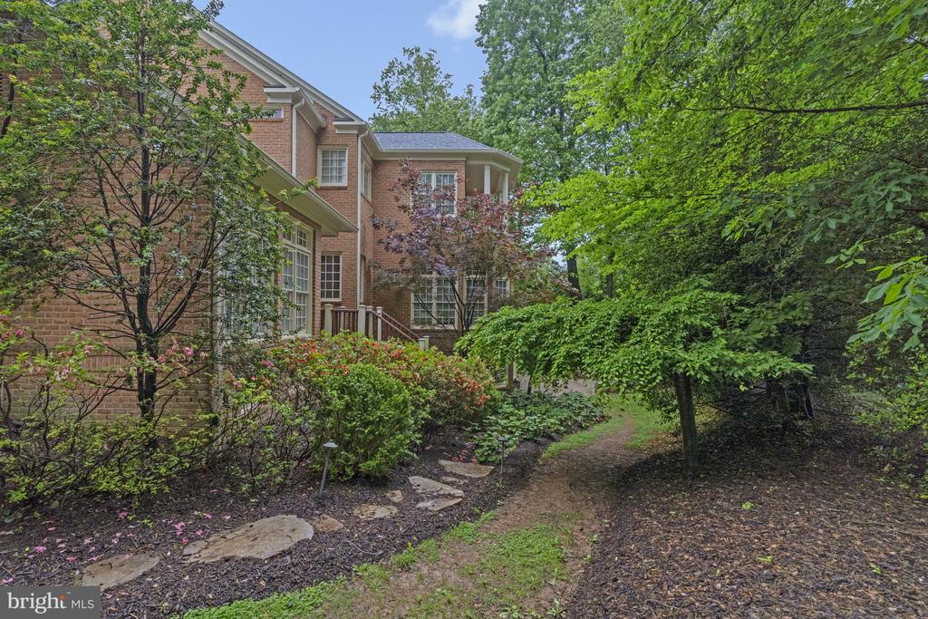 7811 Crownhurst Ct