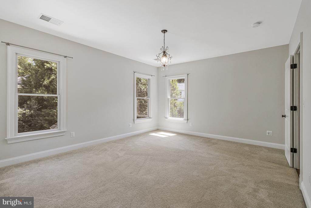6031 CORLAND COURT
