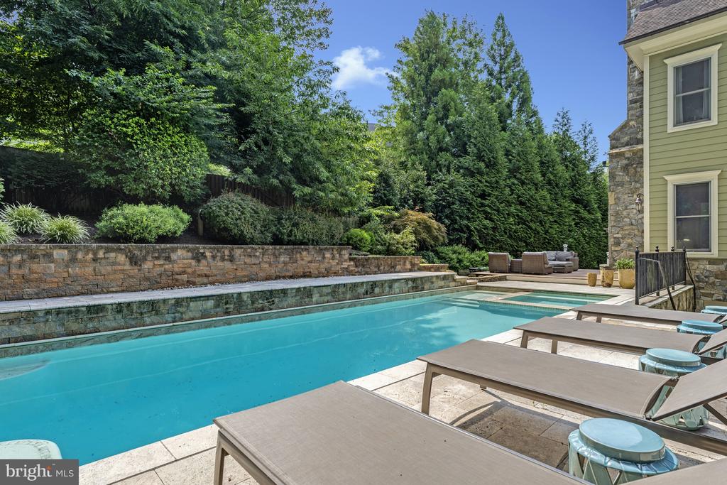 6031 CORLAND COURT