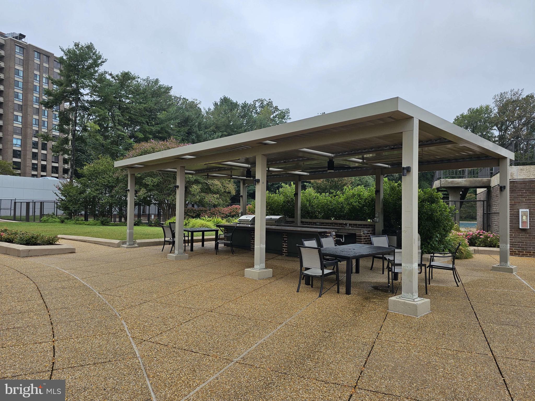 1800 OLD MEADOW ROAD 621