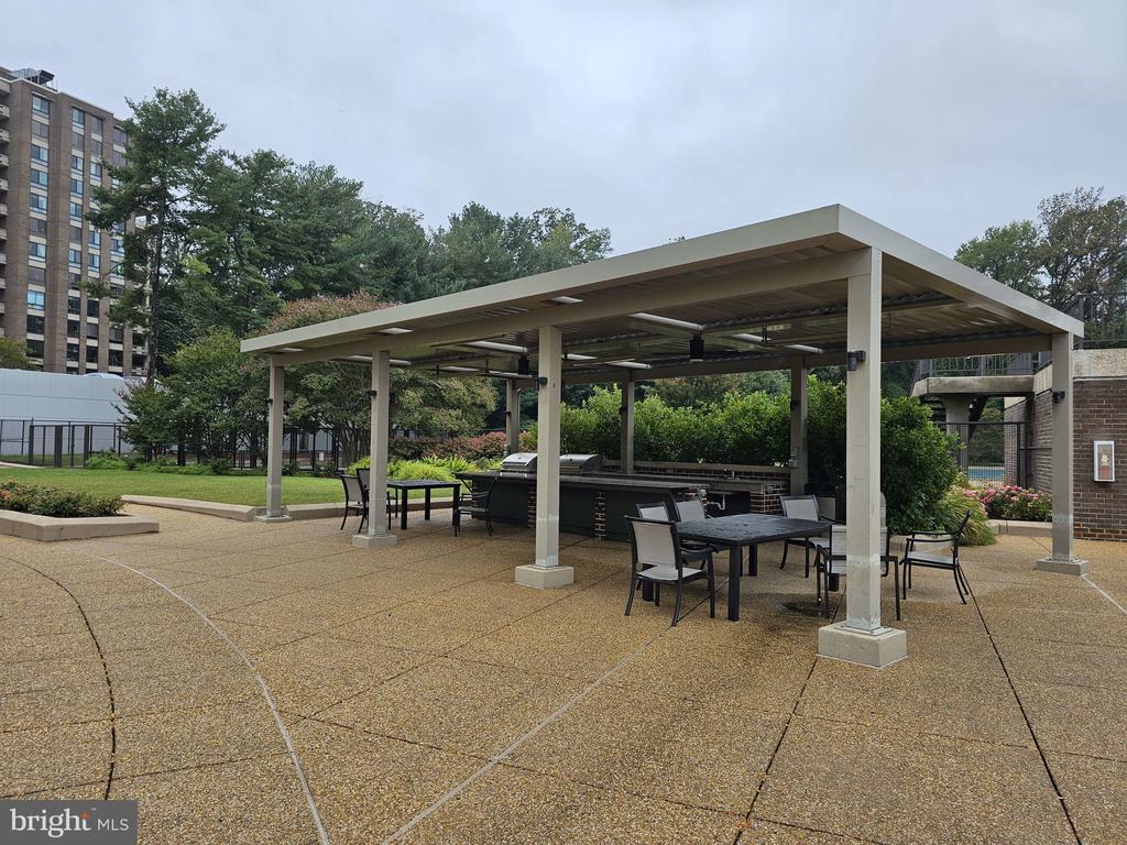 1800 OLD MEADOW ROAD 621