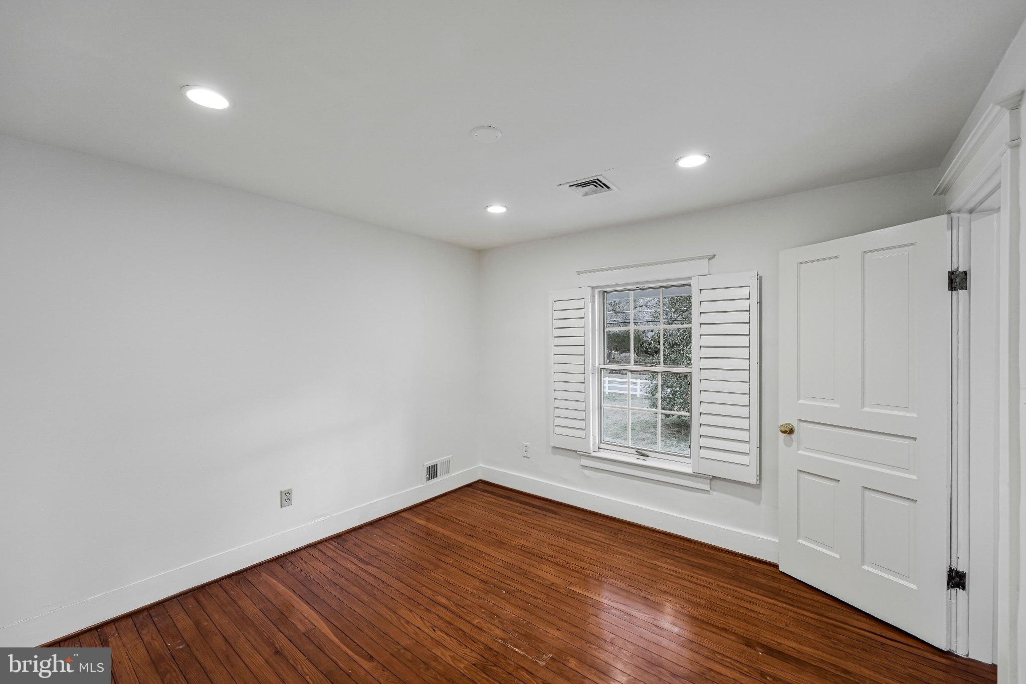 1120 BALLS HILL ROAD