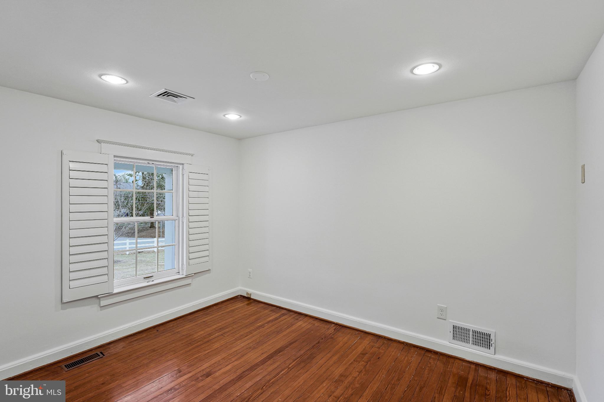 1120 BALLS HILL ROAD