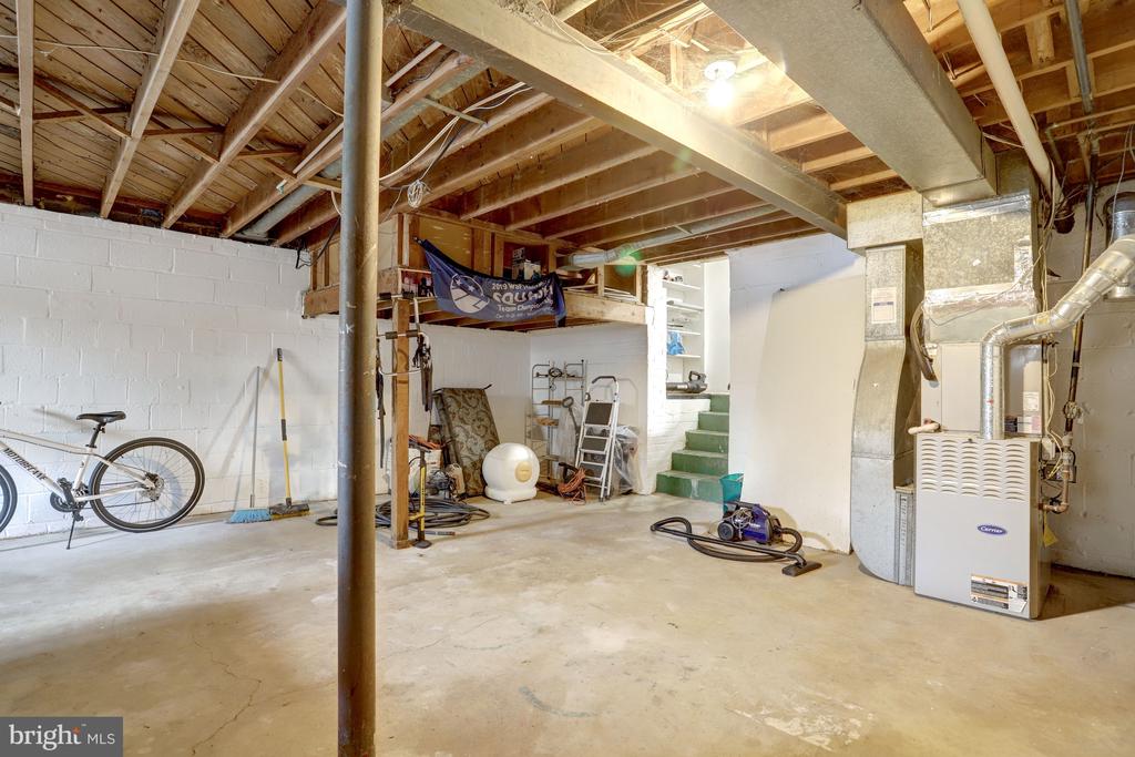 8904 CAMFIELD DRIVE