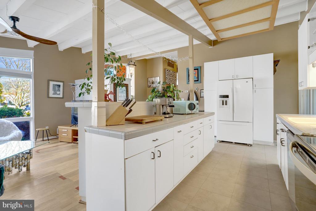 8904 CAMFIELD DRIVE