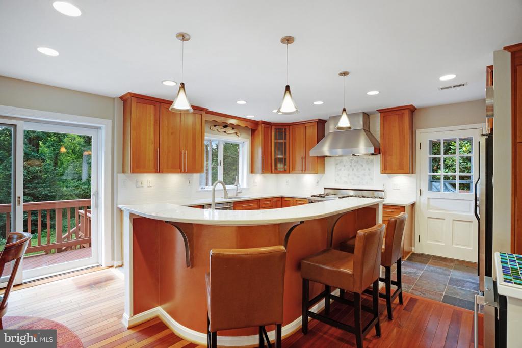 1104 FLOR LANE