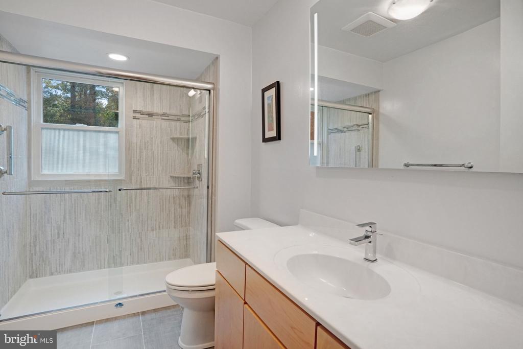 1104 FLOR LANE