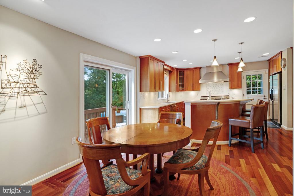 1104 FLOR LANE