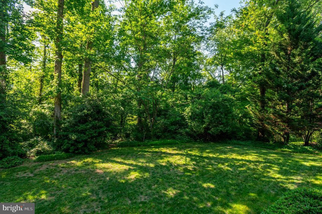 1104 FLOR LANE
