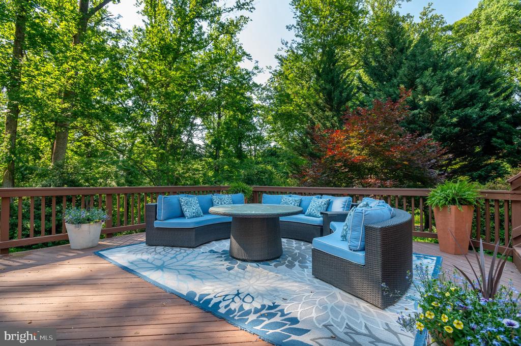 1104 FLOR LANE