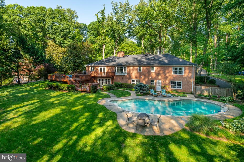 1104 FLOR LANE