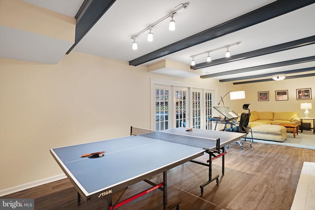 1104 FLOR LANE