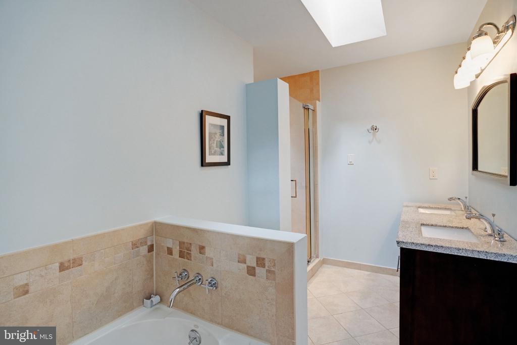 1104 FLOR LANE