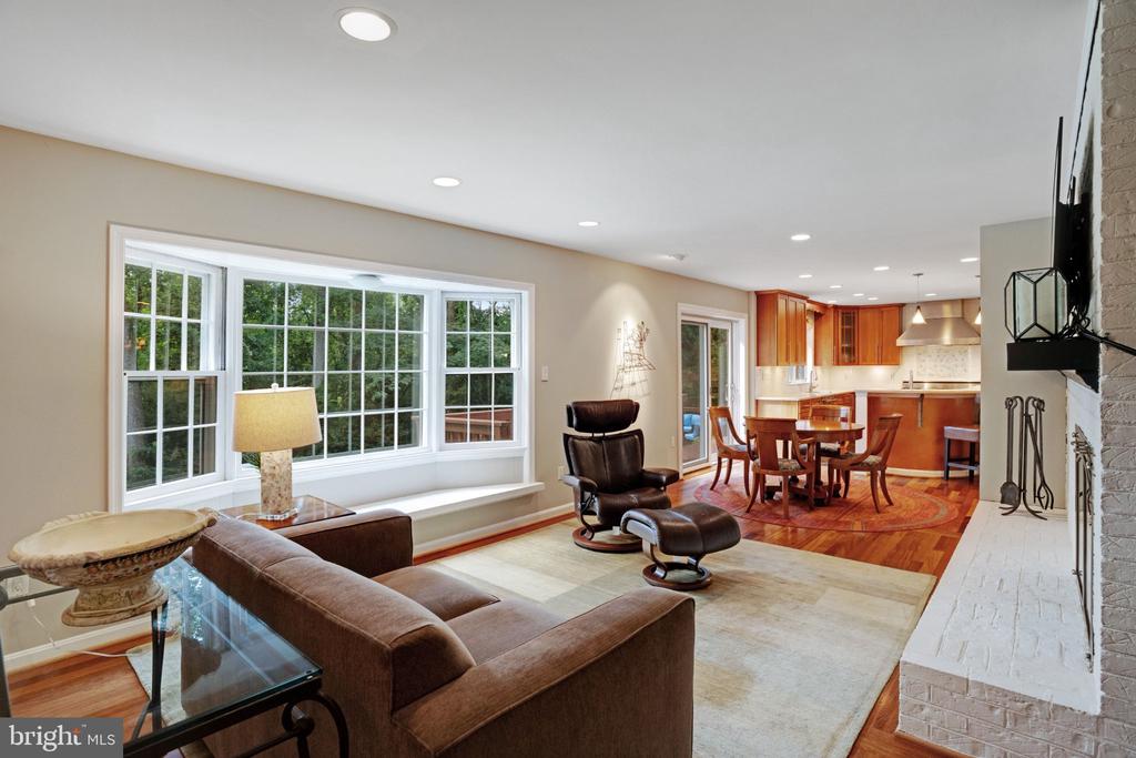 1104 FLOR LANE