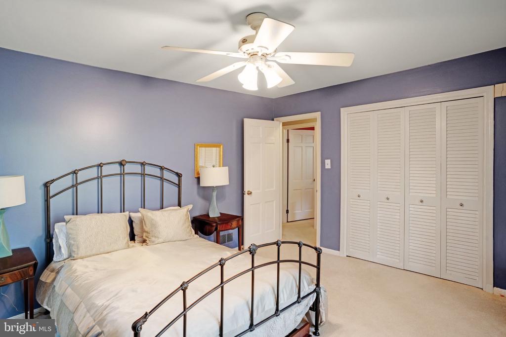 1104 FLOR LANE
