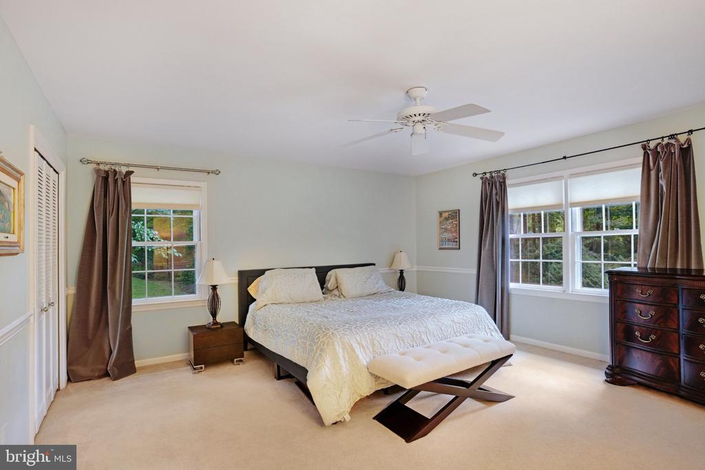 1104 FLOR LANE