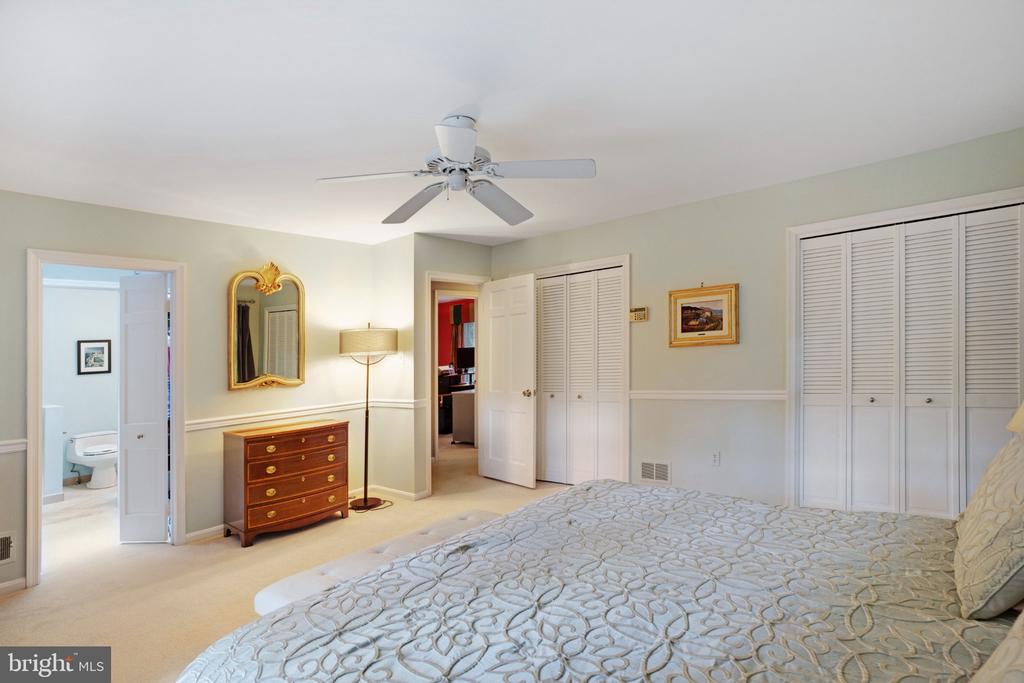 1104 FLOR LANE