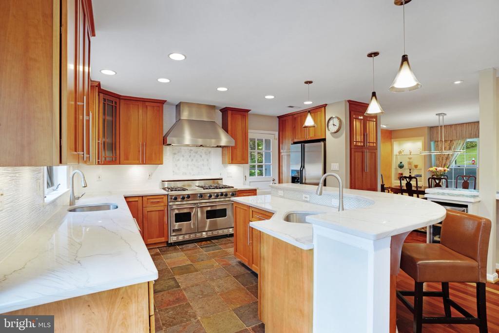 1104 FLOR LANE