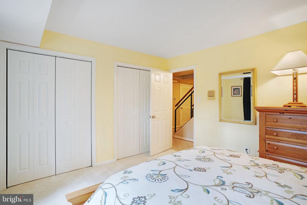1104 FLOR LANE