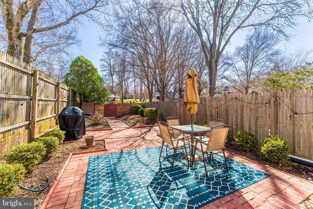 6749 TOWNE LANE ROAD